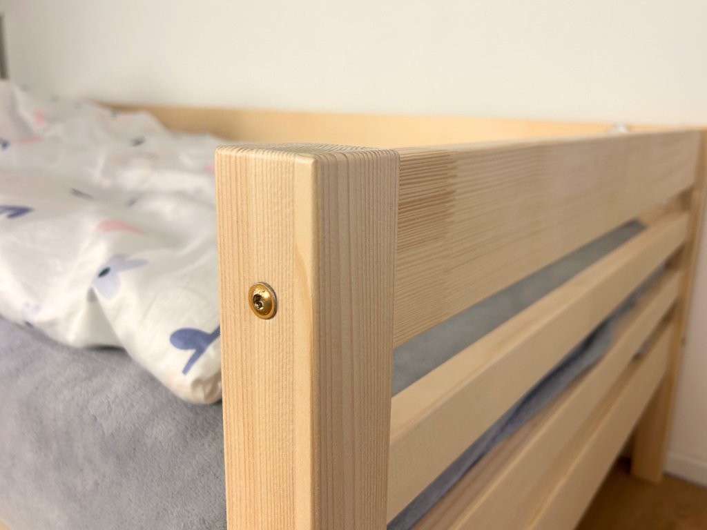 TULY Montessori Ágy leesésgátlóval - választható szín és méret